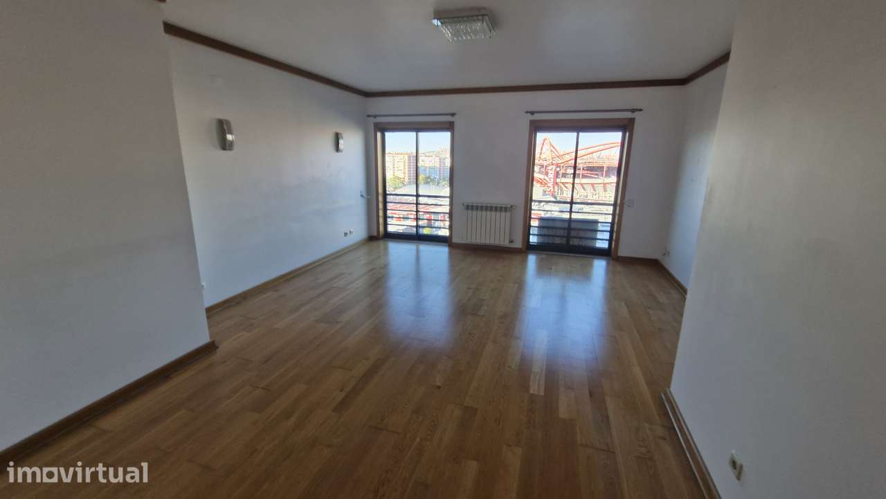 Apartamento T3 Duplex com 4 casas de banho - Grande imagem: 2/13
