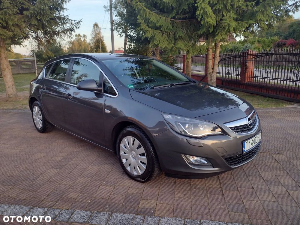 Opel Astra 1.4 Turbo Exklusiv - 1
