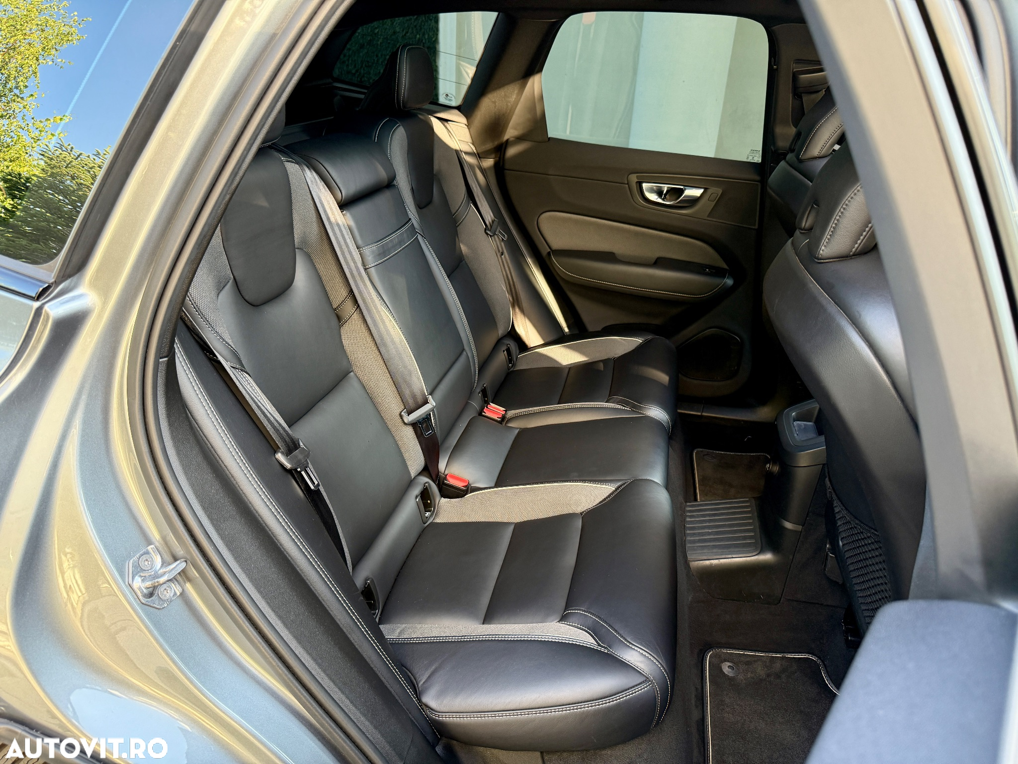Volvo XC 60 Recharge T8 Twin Engine eAWD R-Design - 19