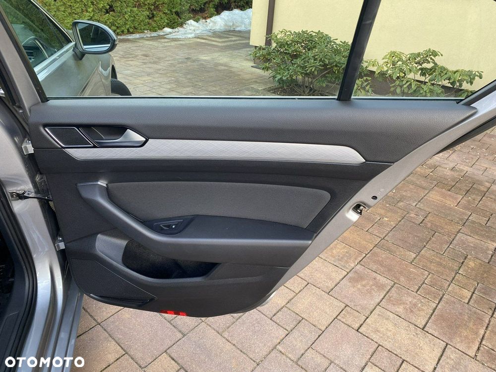 Volkswagen Passat 2.0 TSI Business DSG - 33