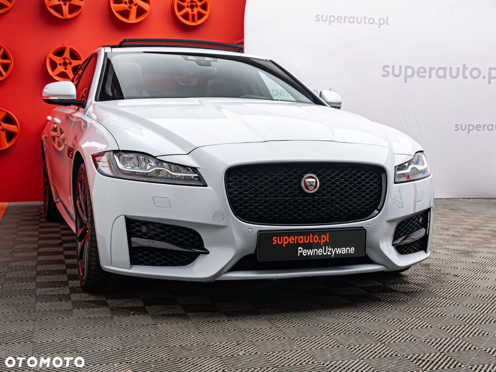 Jaguar XF 2.0 i4D AWD R-Sport - 28