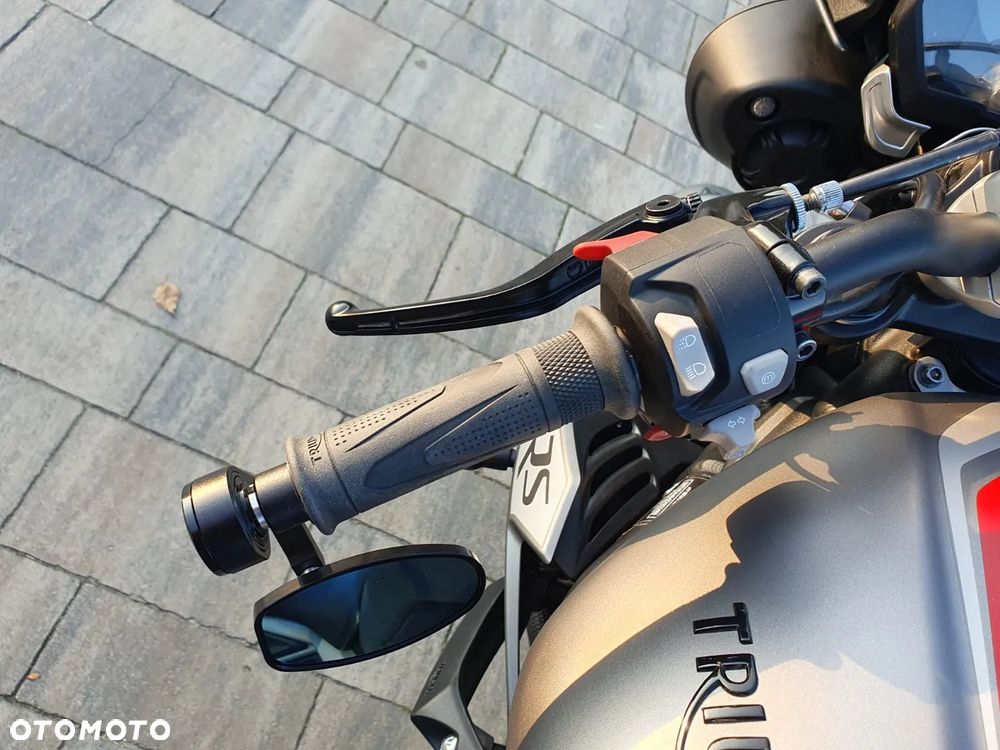 Triumph Street Triple - 32