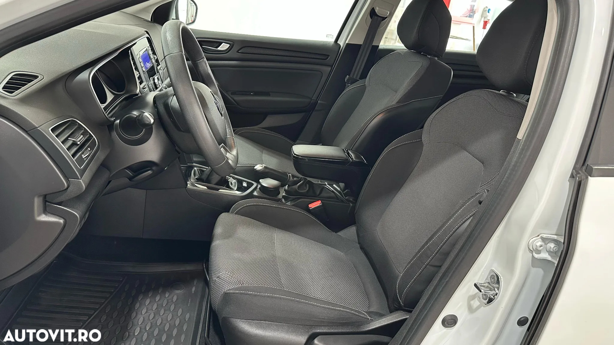 Renault Megane TCe Zen - 3