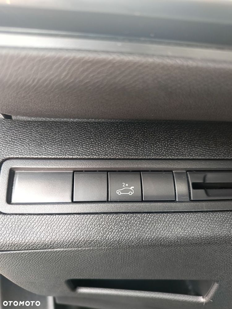 Peugeot 5008 1.6 PureTech Allure S&S EAT8 - 21