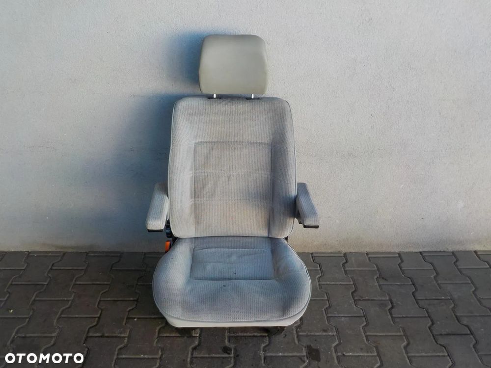 VW T4 FOTEL SIEDZENIE KIEROWCY Z PODŁOKIETNIKAMI - 1