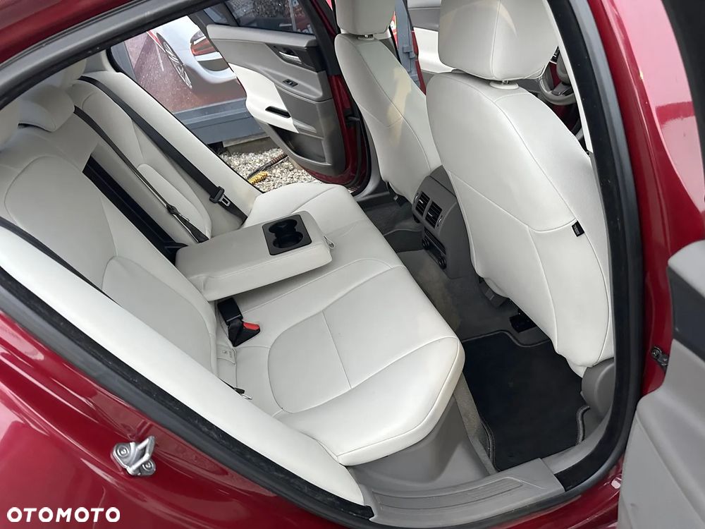 Jaguar XE 20t Prestige - 8