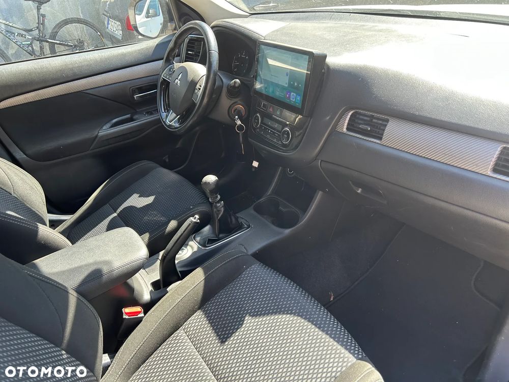 Mitsubishi Outlander 2.2 DI-D 4WD Top - 12