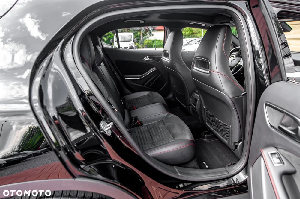 Mercedes-Benz GLA 250 4Matic 7G-DCT AMG Line - 21