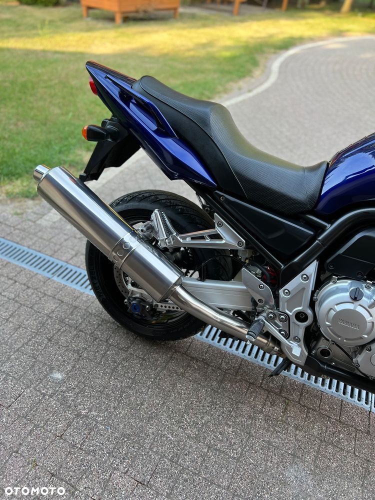 Yamaha FZS - 24
