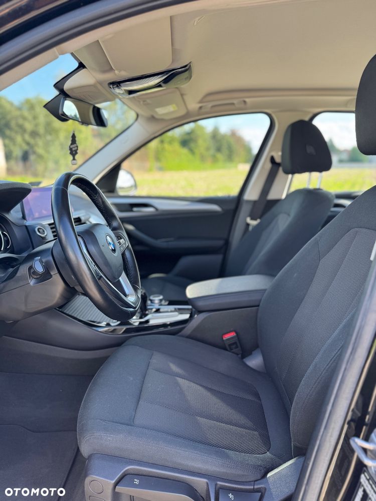 BMW X3 sDrive18d mHEV - 10