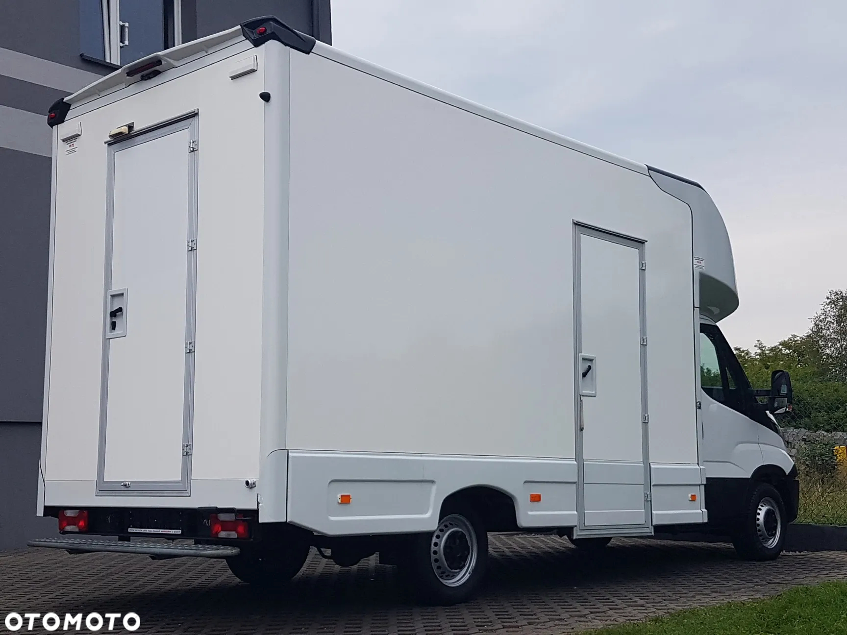 Iveco DAILY KONTENER NISKOPODŁOGOWY 4,31x2,24x2,43 FOODTRUCK SKLEP KAMPER KLIMA BAR KONIOWÓZ - 29
