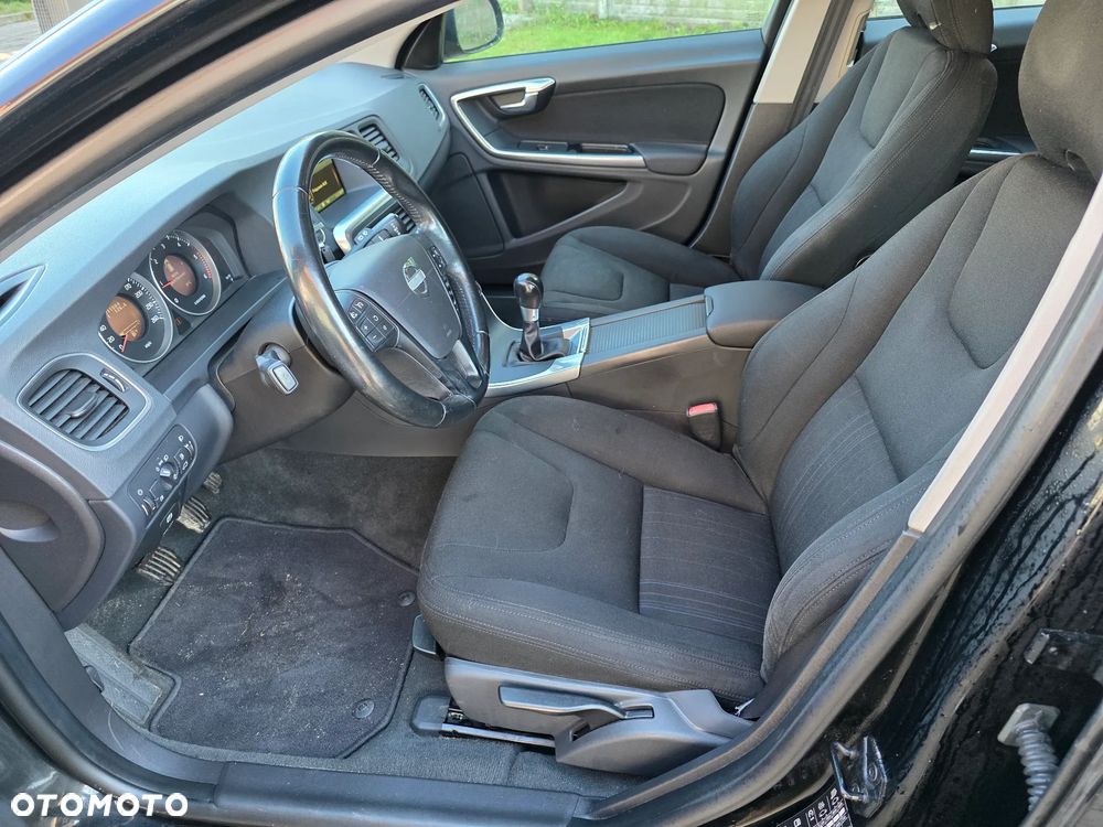 Volvo V60 D2 Momentum - 14
