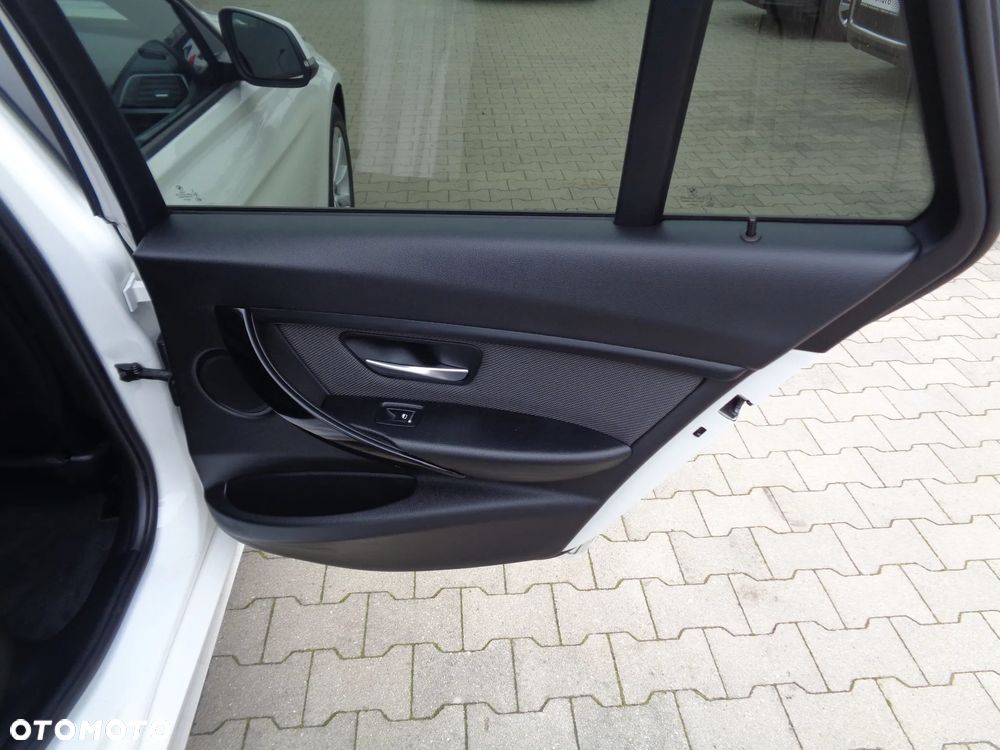 BMW Seria 3 320d xDrive Edition Luxury Line Purity - 19