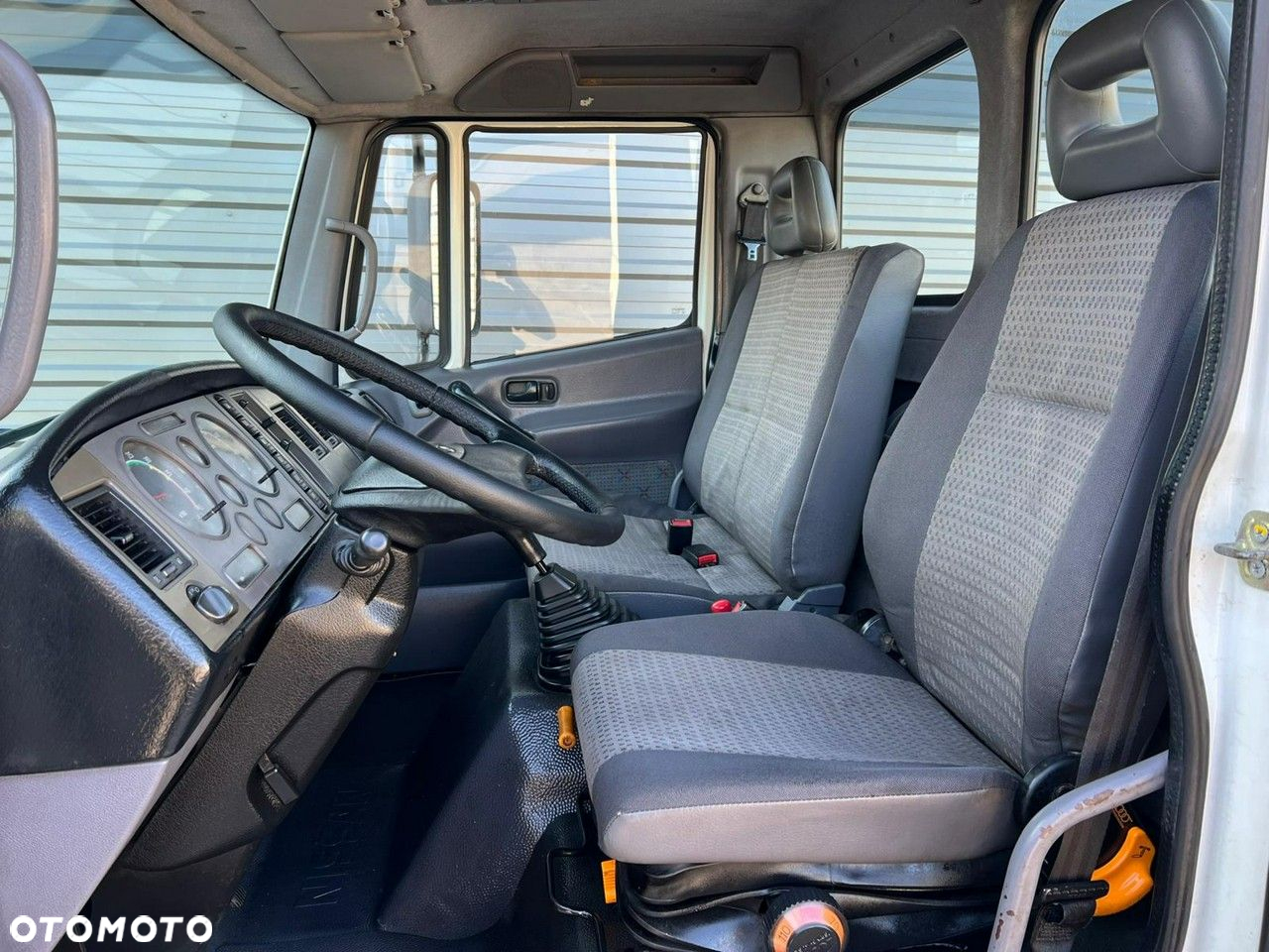 Nissan Atleon - 33