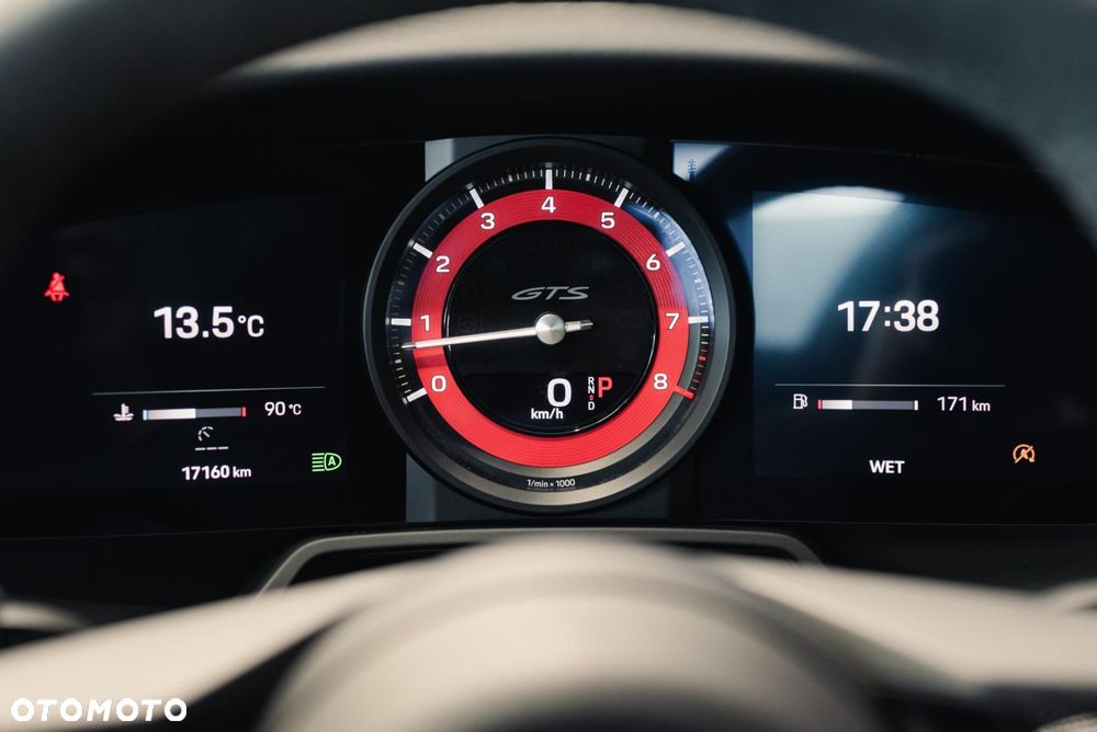 Porsche 911 Carrera 4 GTS - 27