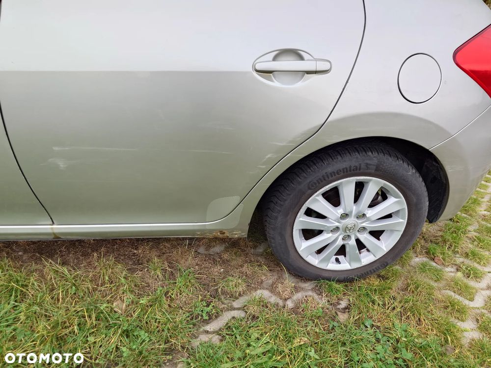 Toyota Auris 1.6 VVT-i Premium MM - 11