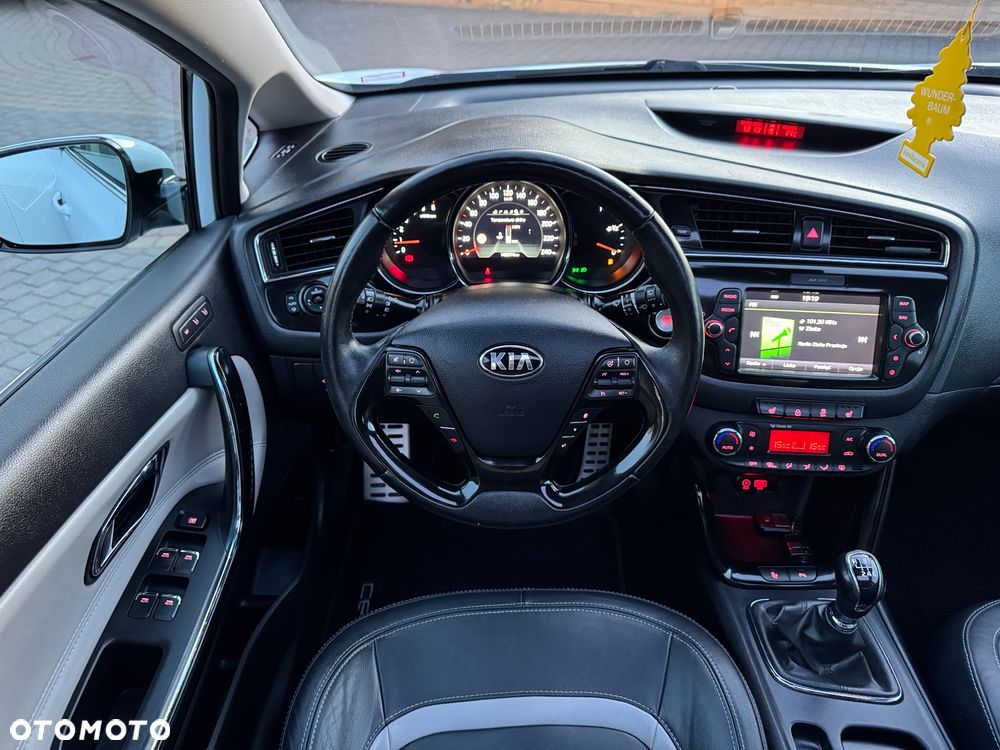 Kia Ceed 1.6 CRDi 136 ISG Platinum Edition - 24