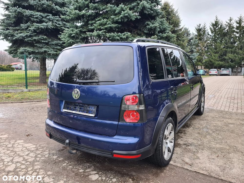 Volkswagen Touran - 16