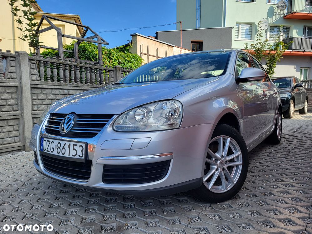 Volkswagen Jetta - 1