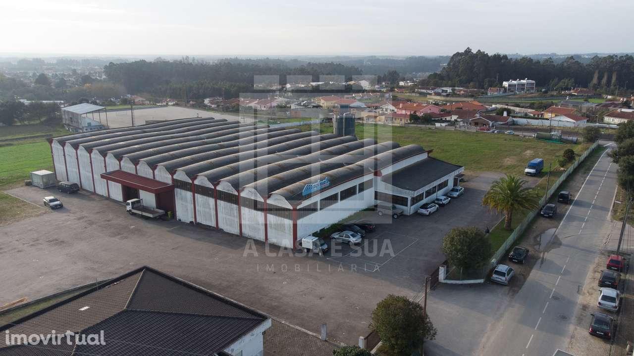 Armazém com excelentes áreas pronto a funcionar - Grande imagem: 2/32