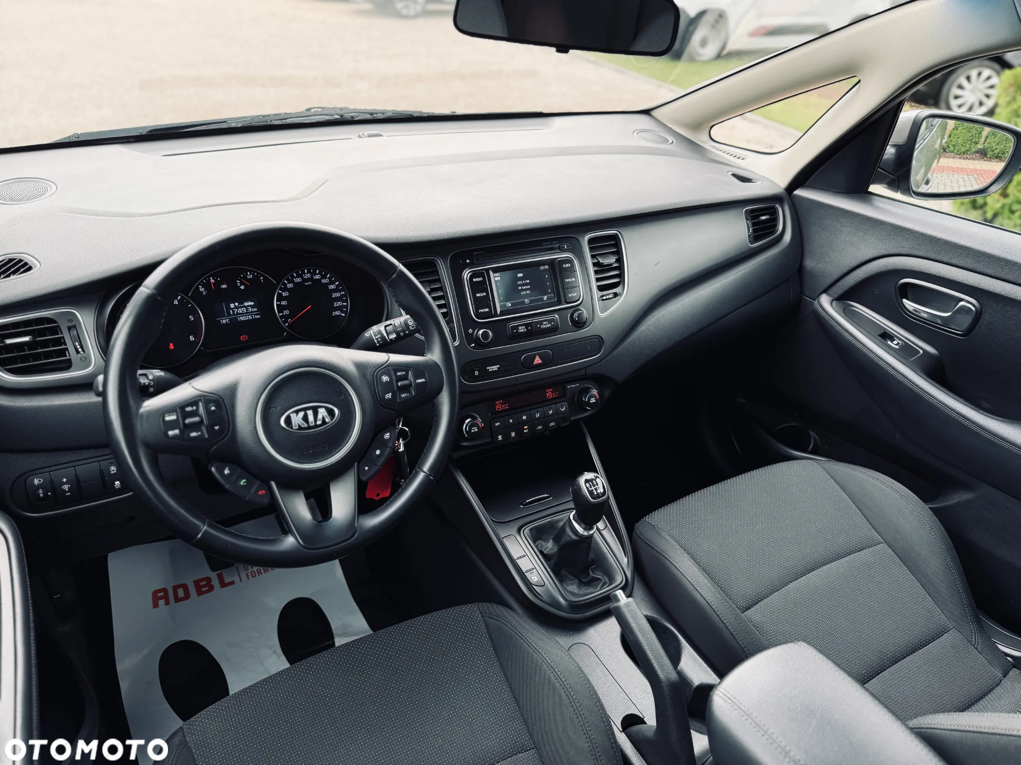 Kia Carens 1.7 CRDi M - 28