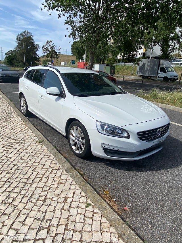 Volvo V60 1.6 D2 Drive Momentum Start/Stop - 3
