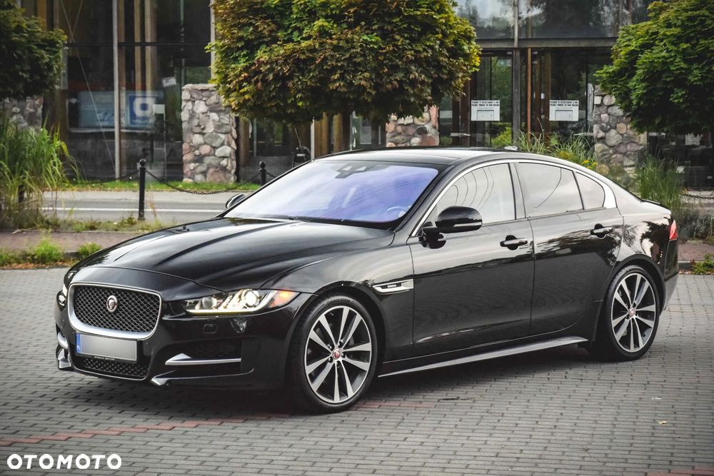 Jaguar XE 2.0 T R-Sport - 8