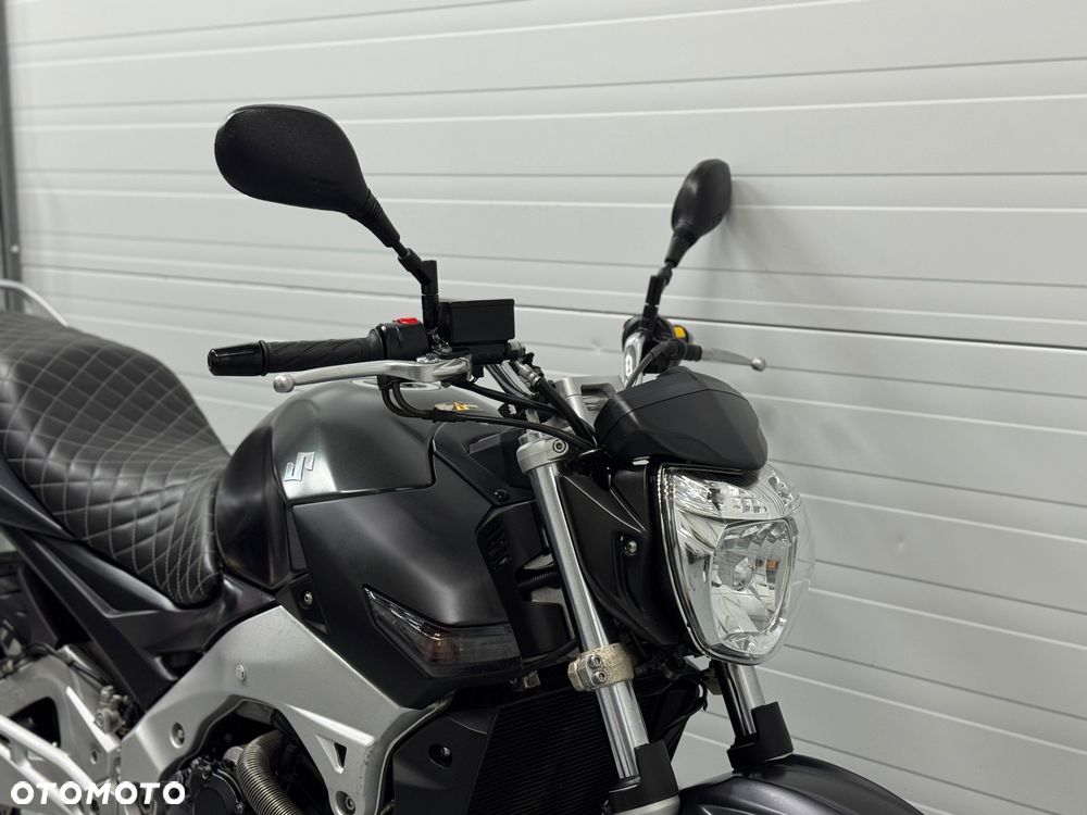 Suzuki GSR - 7