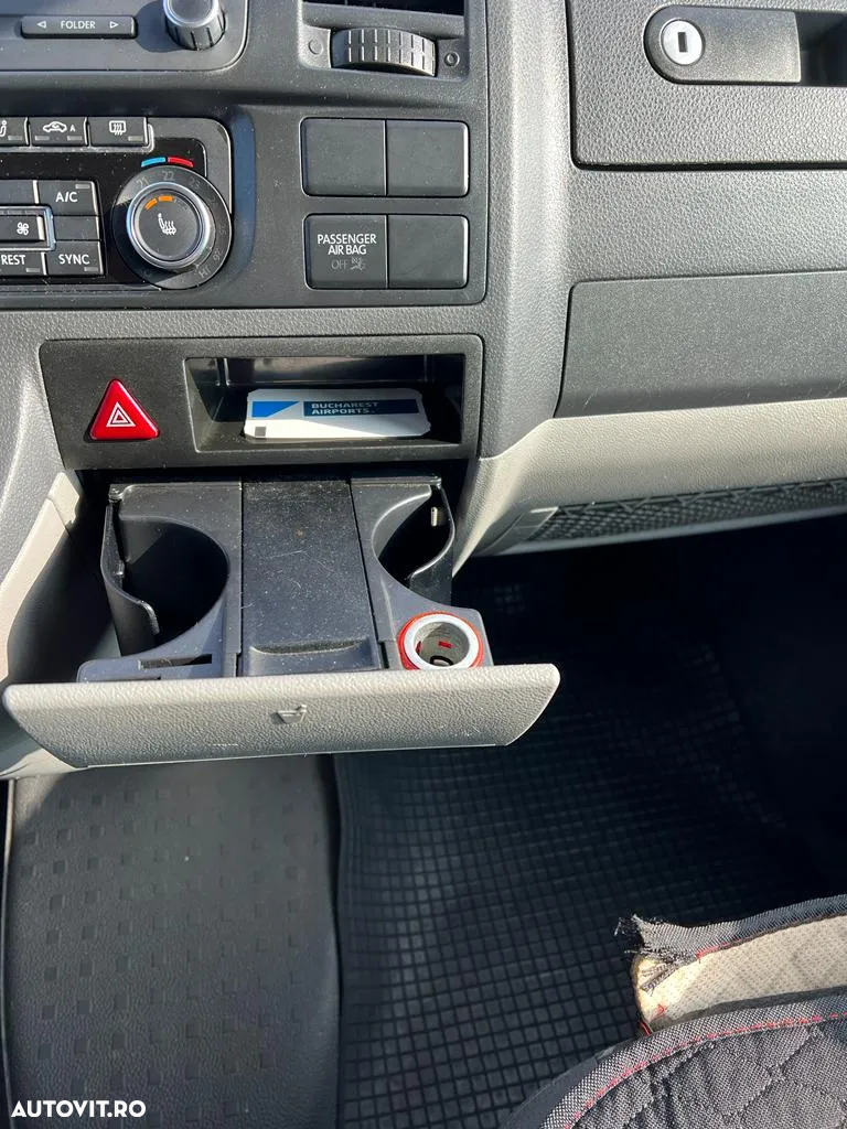 Volkswagen Caravelle - 21