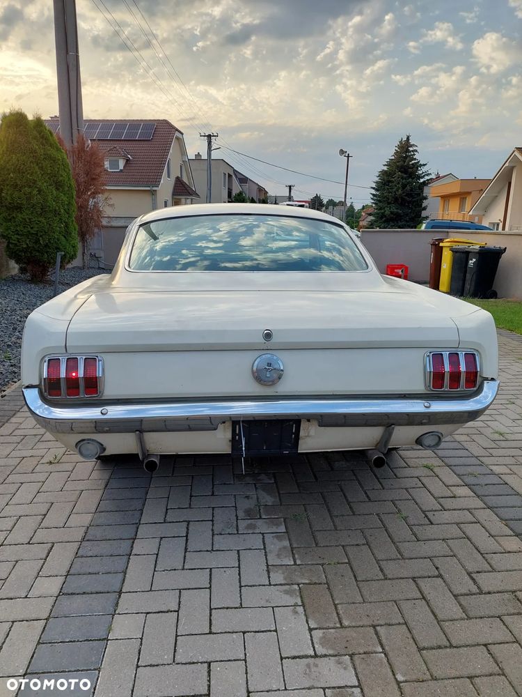 Ford Mustang - 6