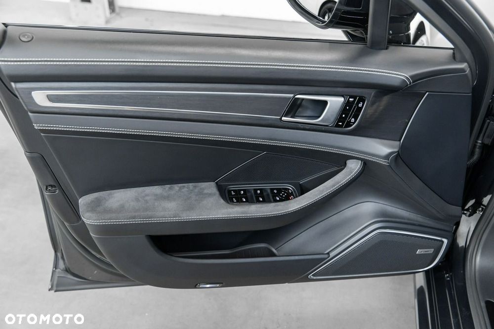 Porsche Panamera - 32