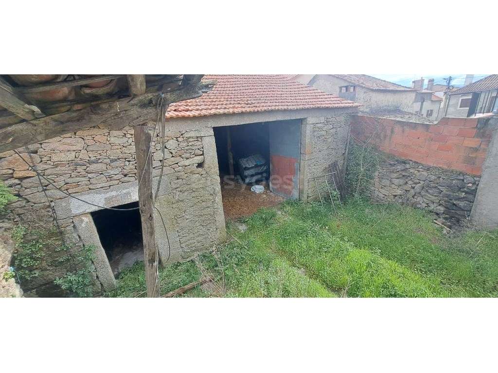 Moradia T2 com garagem em Urrós, Mogadouro - Grande imagem: 3/12