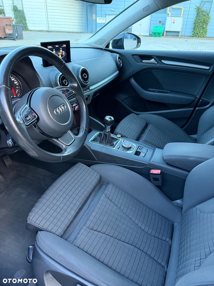 Audi A3 Sportback 1.8 TFSI Ambiente - 27