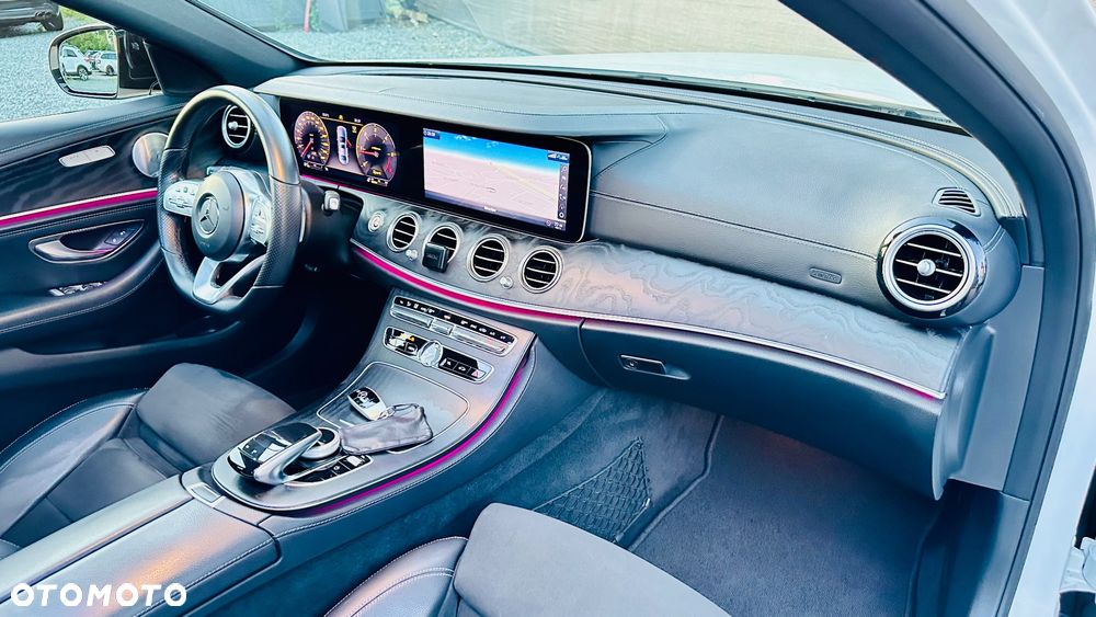 Mercedes-Benz Klasa E 220 d 4-Matic 9G-TRONIC - 34