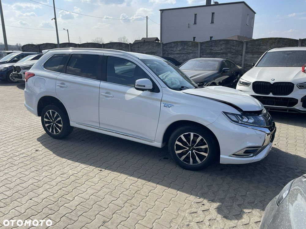 Mitsubishi Outlander 2.4 4WD Spirit - 4