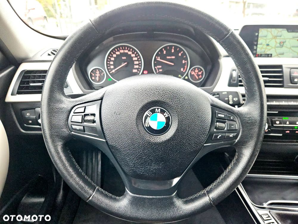 BMW Seria 3 320d Sport Line - 34