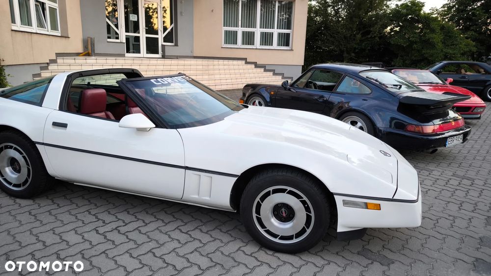 Chevrolet Corvette - 11