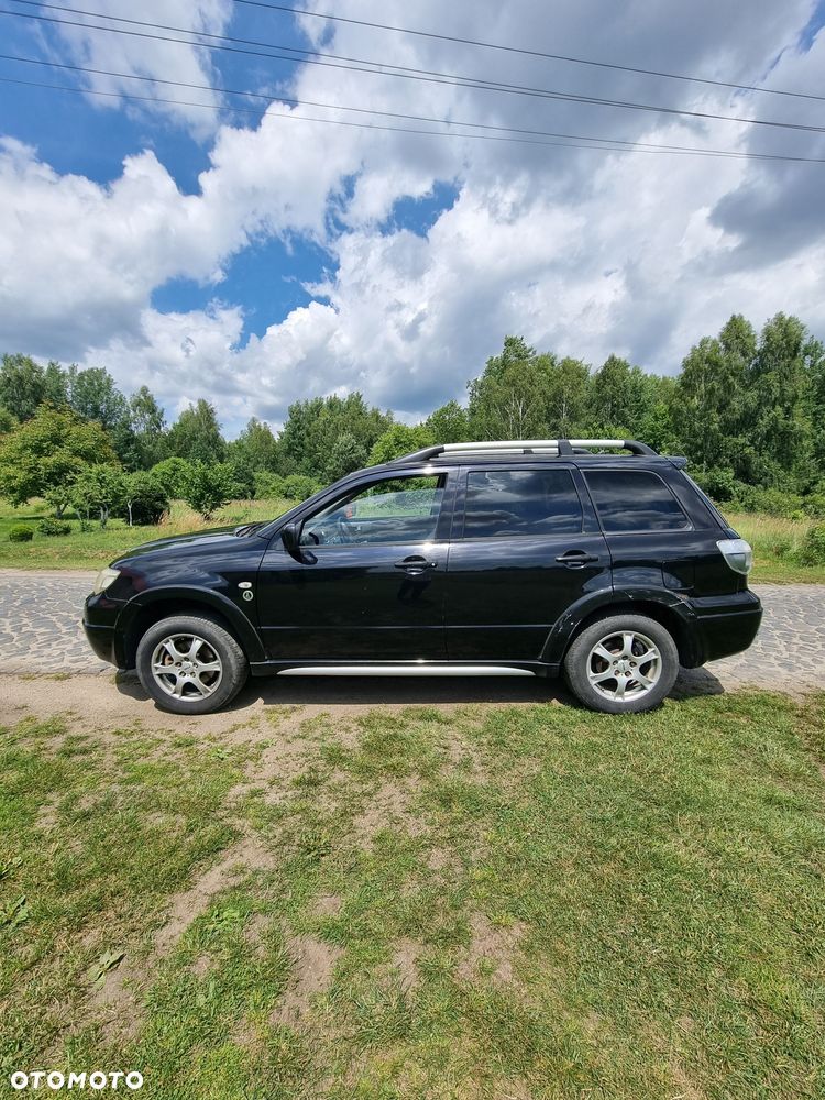 Mitsubishi Outlander - 1