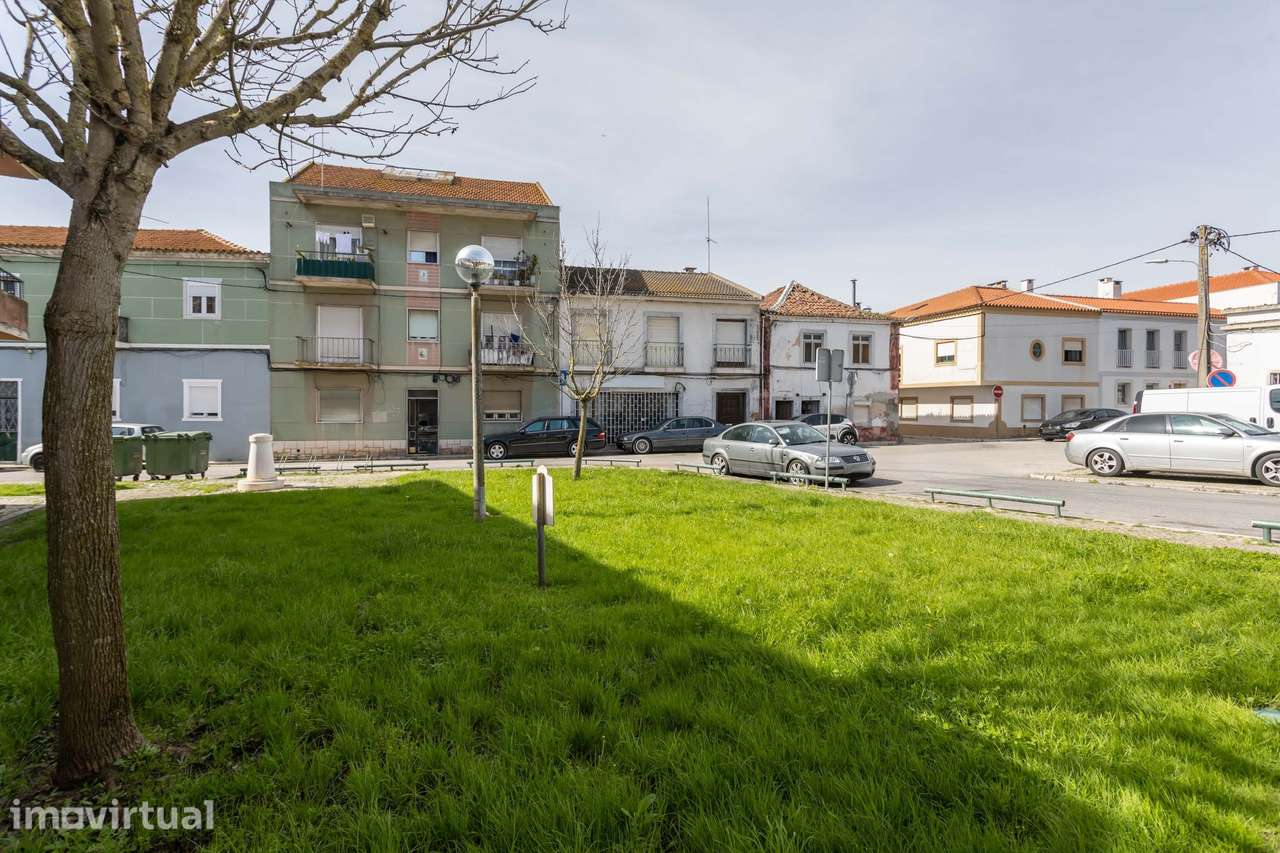 Prédio com duas frações para remodelação total na Rua Cândido dos Reis - Grande imagem: 4/33
