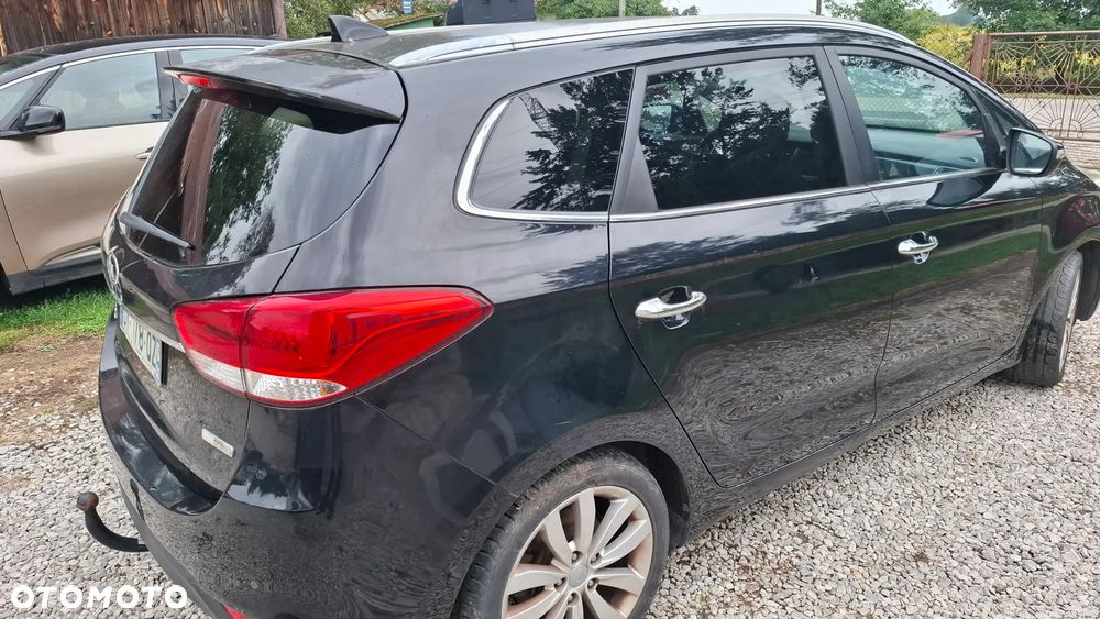 Kia Carens - 4