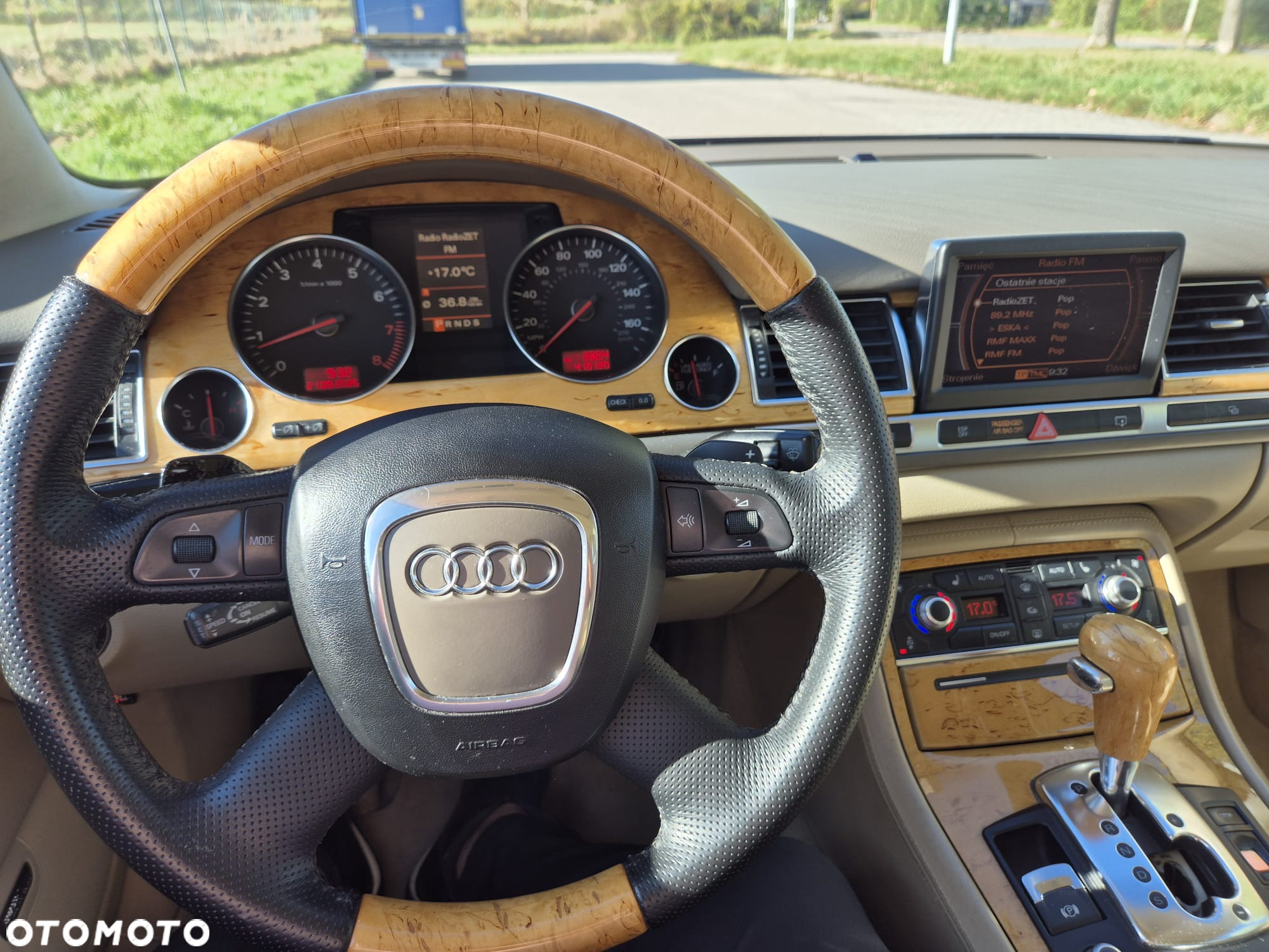 Audi A8 4.2 L Quattro - 8