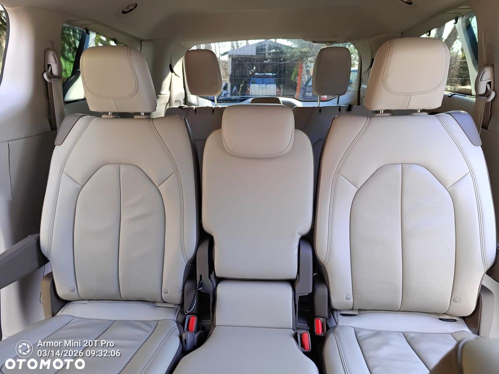 Chrysler Pacifica - 11