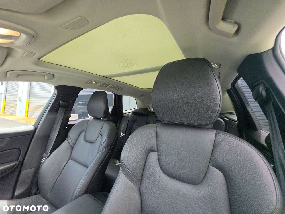 Volvo XC 60 B5 B AWD Plus Bright - 12