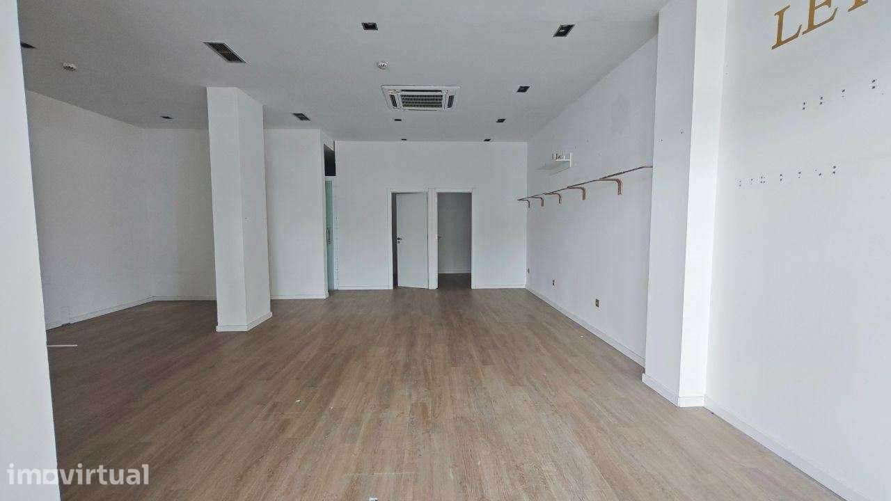 Loja p/Serviços ou Restauração - 75m2 - Junto a Escola - Gervide - ... - Grande imagem: 3/12
