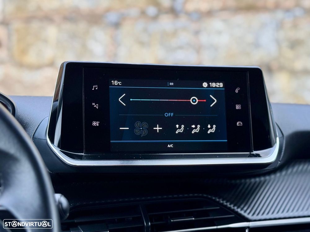 Peugeot 208 1.2 PureTech Active Pack - 33