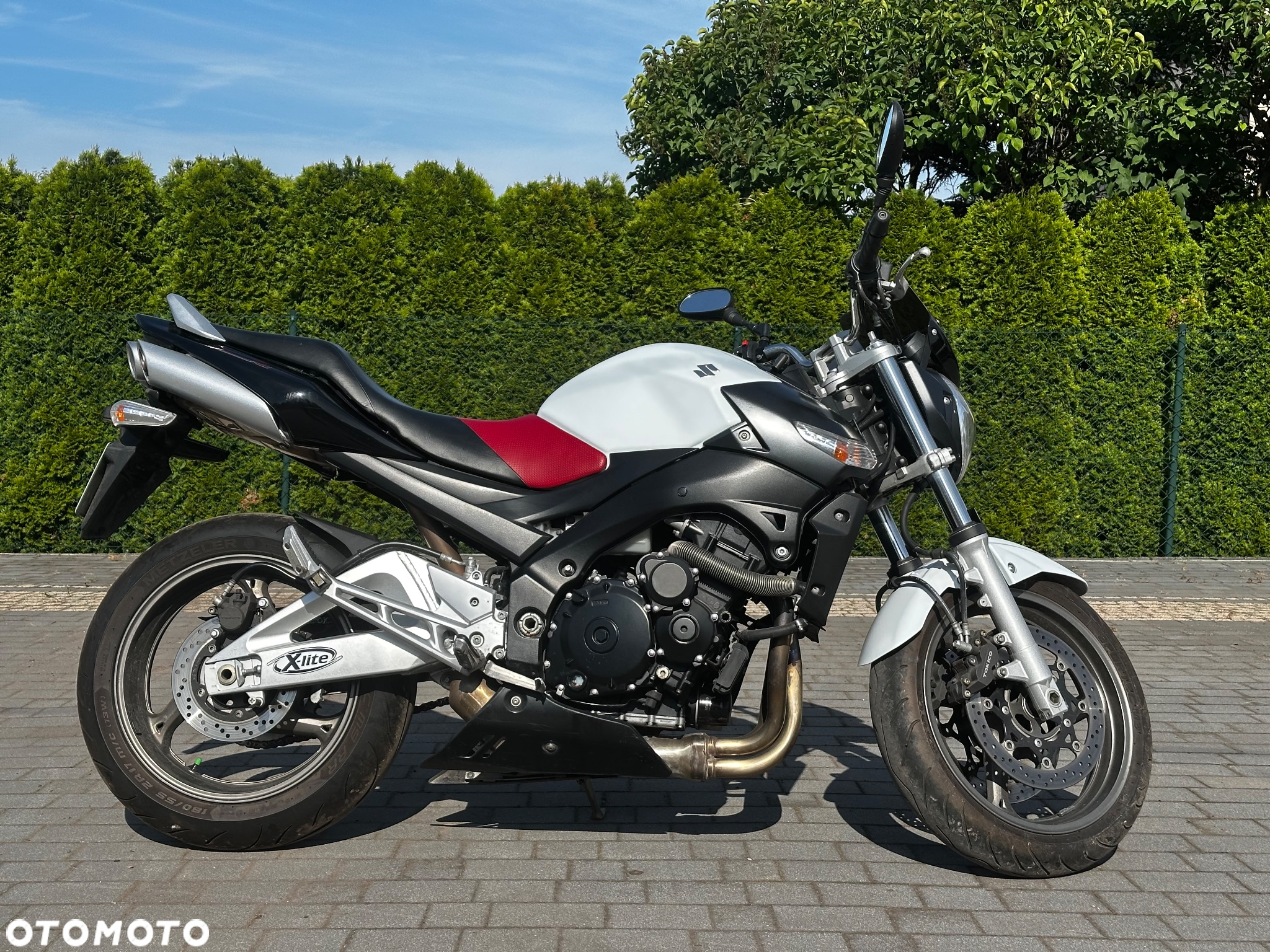 Suzuki GSR - 7