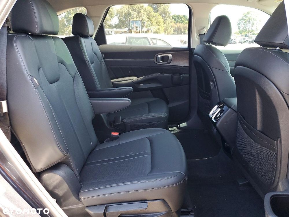 Kia Sorento - 12