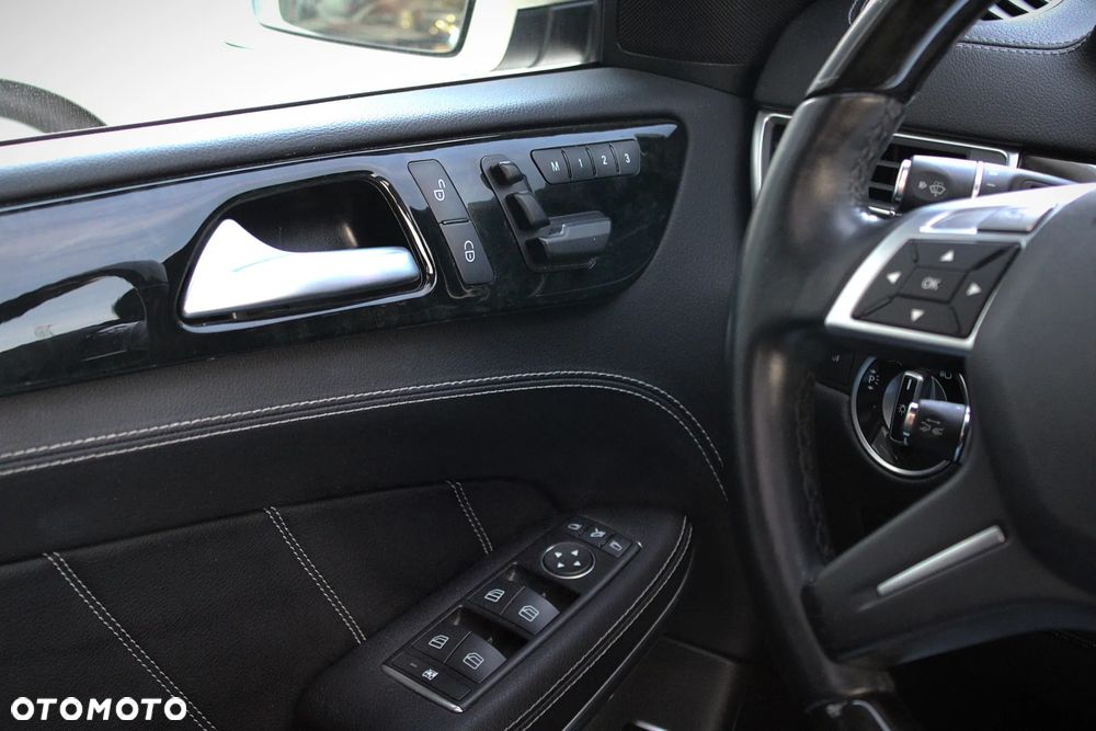 Mercedes-Benz GL 500 4-Matic - 37