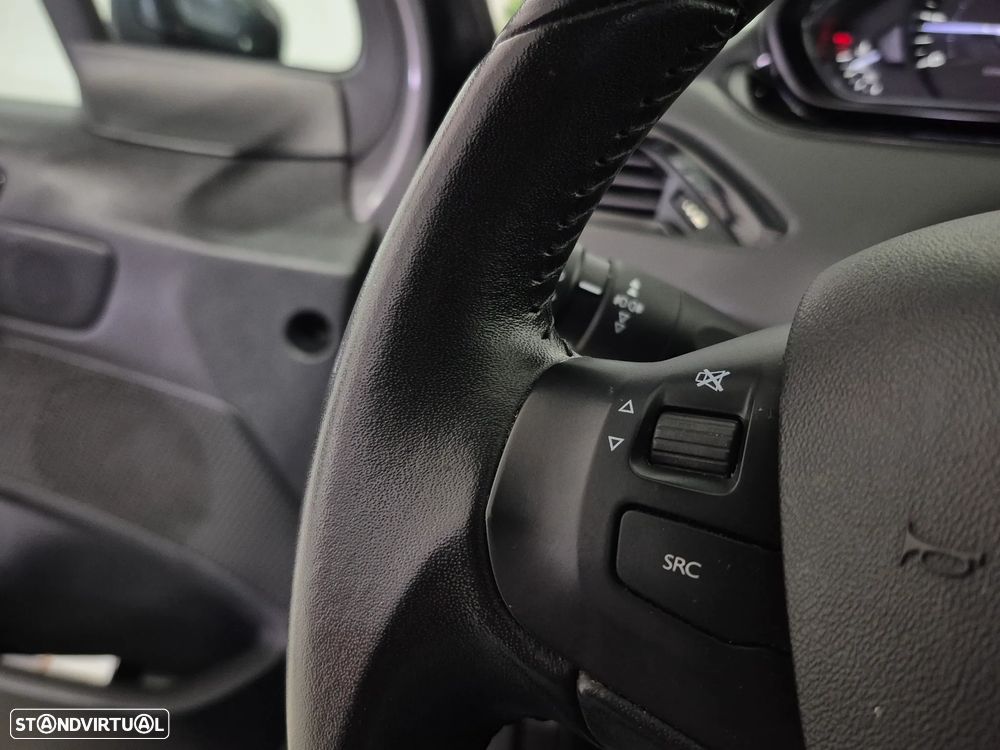 Peugeot 208 1.2 PureTech Signature - 17