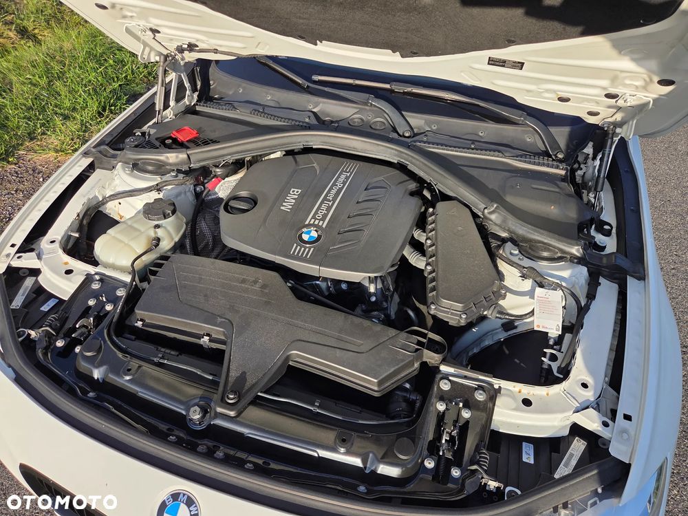 BMW Seria 3 318d xDrive - 24